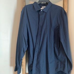 Old Navy shirt. XXL. Excellent condition